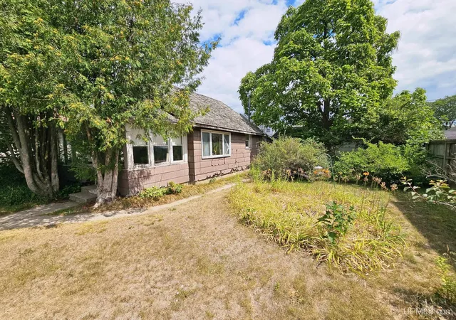 3rd image of 1028 Stephenson Ave, Escanaba, MI 49829 | MLS# 50219255