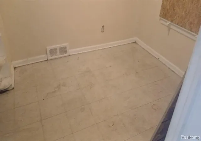 Photo 4 of Single family home for sale at 19338 Waltham St, Detroit, MI 48205 2125 | MLS# 60982947 | Listing updated on 2026-10-23