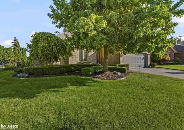 Photo 2 of Sale Pending at 21225 Parkstone Dr, Macomb, MI 48044 | MLS# 50219938 | Listing updated on 2026-09-06