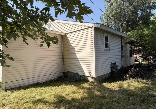 Photo 3 of Single family home for sale at 1052 Pine Rd, Bay City, MI 48706 | MLS# 50216493 | Listing updated on 2026-09-15