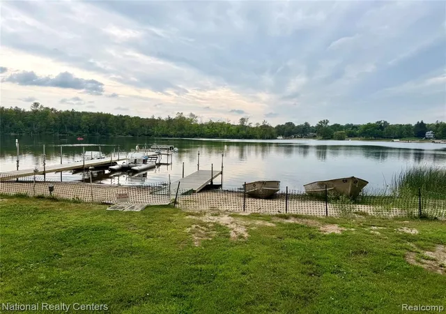 2nd image of 12237 Cambridge, South Lyon, MI 48178