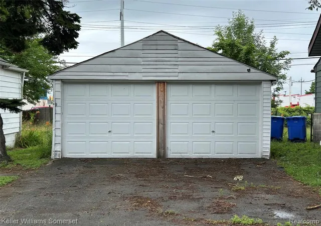Photo 3 of Single family home for sale at 11376 Rivard Ave, Warren, MI 48089 3026 | MLS# 61011366 | Listing updated on 2026-09-22