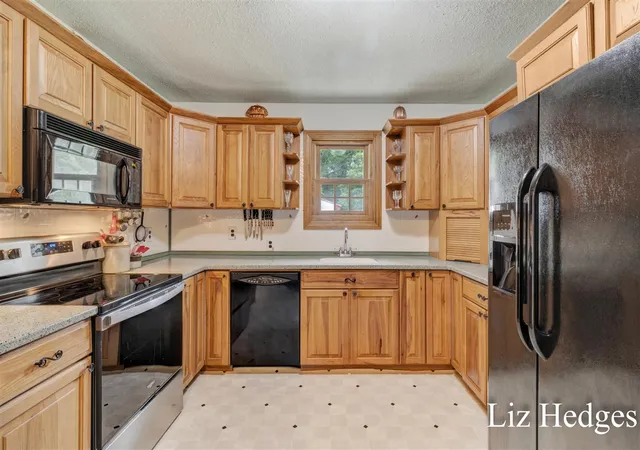 Homes for sale in Twin Lake, MI | 9255 Blue Lake Rd, Twin Lake, MI 49457 | MLS# 70543941