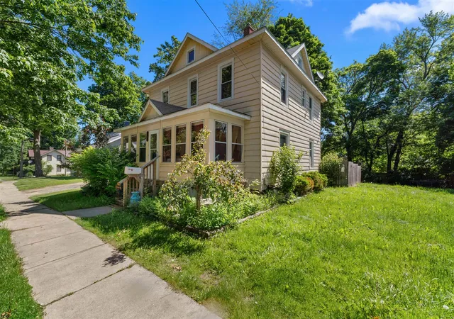 Homes for sale in Hillsdale, MI | 119 S Manning St, Hillsdale, MI 49242 | MLS# 70535563