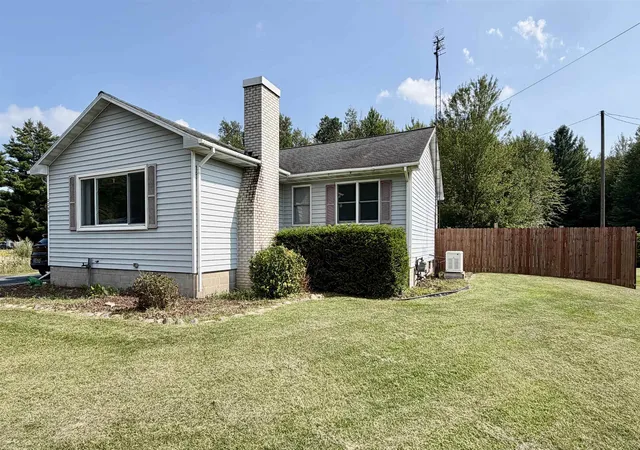 Photo 3 of Single family home for sale at 2290 E Cody Estey Rd, Pinconning, MI 48650 | MLS# 50217918 | Listing updated on 2026-09-15