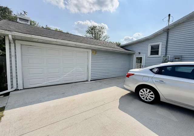Photo 3 of Single family home for sale at 2290 E Cody Estey Rd, Pinconning, MI 48650 | MLS# 50217918 | Listing updated on 2026-10-06