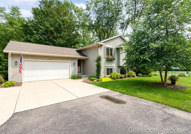 Photo 3 of Sale Pending at 11328 56th Ave, Allendale, MI 49401 | MLS# 70554121 | Listing updated on 2026-09-11