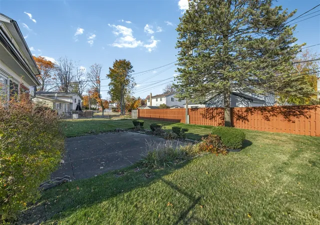 Photo 4 of Single family home for sale at 27270 Devonshire St, Southfield, MI 48076 | MLS# 70503547 | Listing updated on 2025-11-17