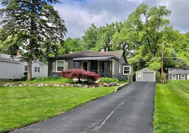 Homes for sale in Livonia, MI | 15349 Deering St, Livonia, MI 48154 | MLS# 61004708