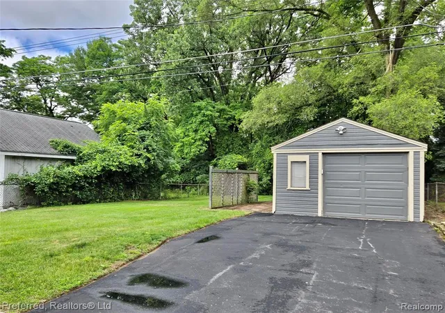 Homes for sale in Livonia, MI | 15349 Deering St, Livonia, MI 48154 | MLS# 61004708