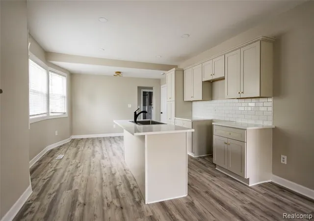 3rd image of 3450 Townsend St, Detroit, MI 48214 | MLS# 60995061