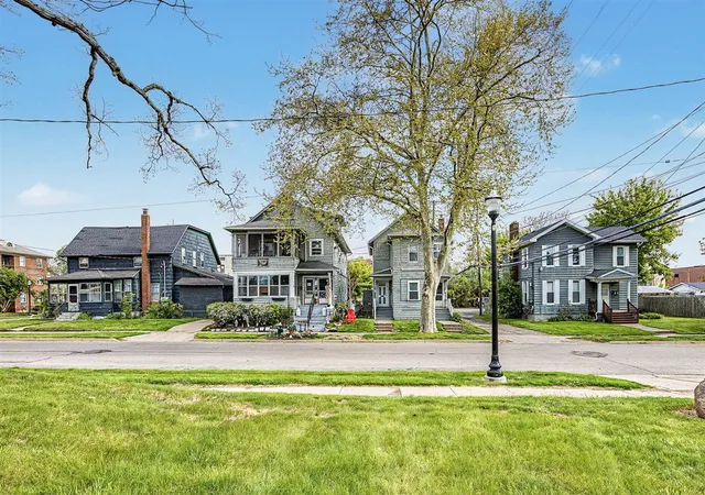 Multi family home for sale at 334 W Wesley St, Jackson, MI 49201-2162 | MLS# 70531627