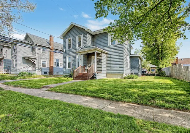 Photo 3 of Multi family home for sale at 334 W Wesley St, Jackson, MI 49201 | MLS# 70531627 | Listing updated on 2026-08-31