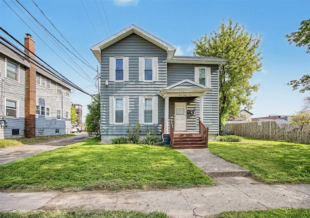 Photo 4 of Multi family home for sale at 334 W Wesley St, Jackson, MI 49201 | MLS# 70531627 | Listing updated on 2026-08-31