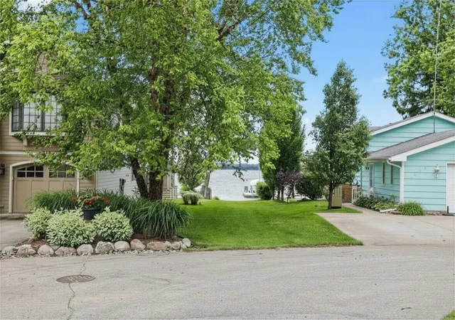 4th image of 1372 Burlington Dr, Hickory Corners, MI 49060 | MLS# 70540292