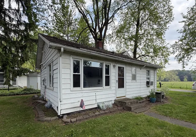 Homes for sale in Dowagiac, MI | 50330 Eastside Dr, Dowagiac, MI 49047 | MLS# 70516815