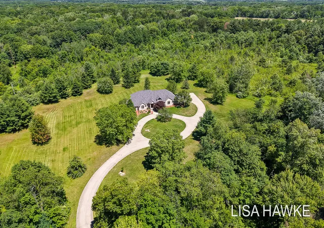 Homes for sale in Nunica, MI | 10365 Cleveland St, Nunica, MI 49448 | MLS# 70530303