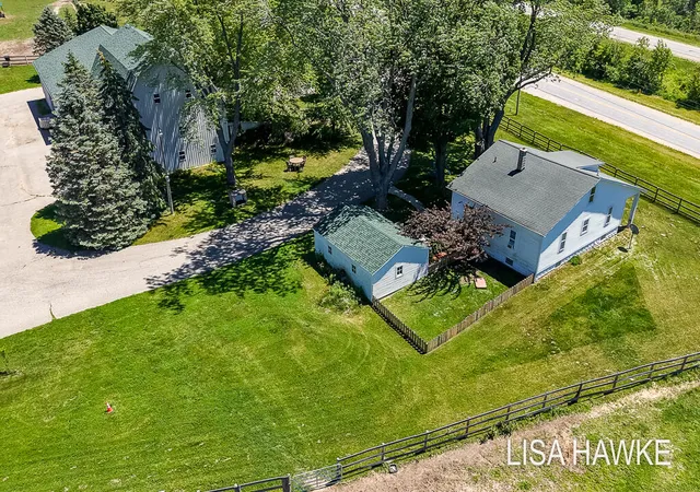 Homes for sale in Nunica, MI | 10365 Cleveland St, Nunica, MI 49448 | MLS# 70530303