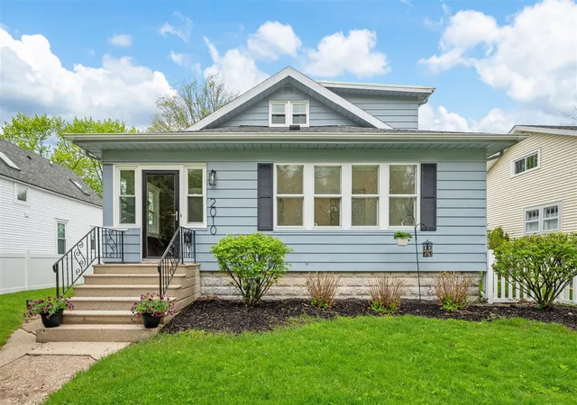 2nd image of 2010 Forres Ave, Saint Joseph, MI 49085 | MLS# 70528808