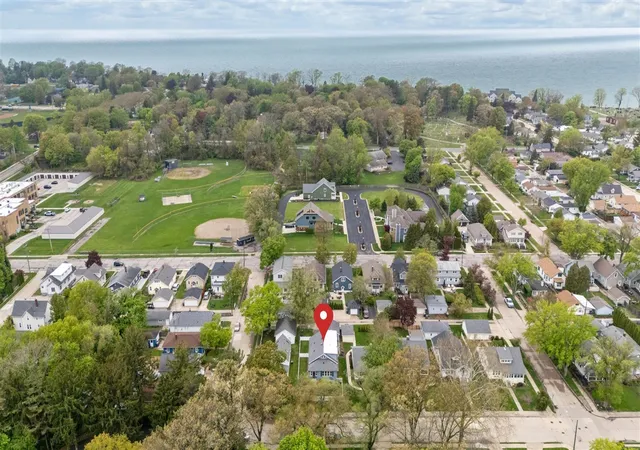 3rd image of 2010 Forres Ave, Saint Joseph, MI 49085 | MLS# 70528808