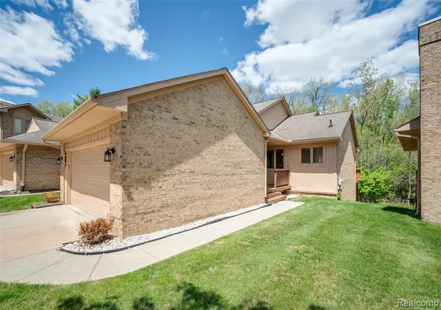 Homes for sale in Farmington Hills, MI | 22130 River Ridge Trl, Farmington Hills, MI 48335 | MLS# 60994641