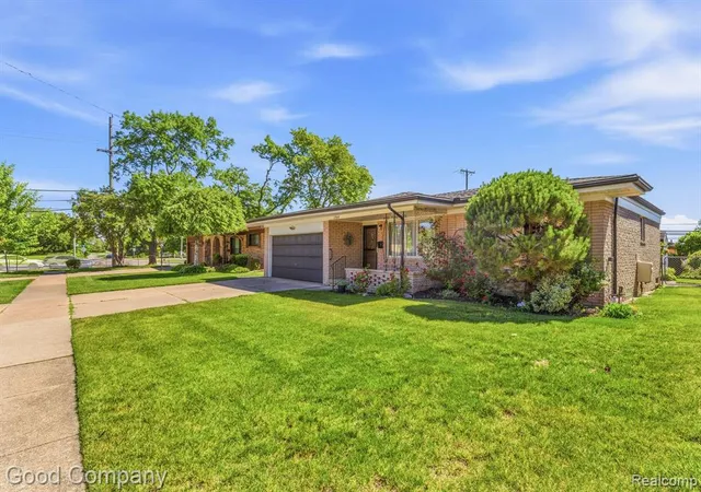 Photo 2 of Single family home for sale at 32848 Rugby Dr, Warren, MI 48088 1365 | MLS# 61002520 | Listing updated on 2026-08-25