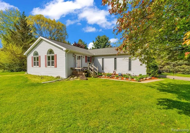 Photo 2 of Single family home for sale at 144 Westshore Dr, Jerome, MI 49249 | MLS# 60394049 | Listing updated on 2026-07-07