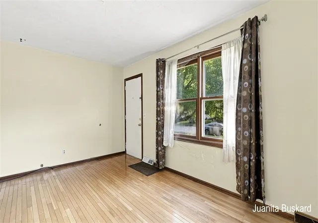 Photo 4 of Sale Pending at 3675 Bluebird Ave, Wyoming, MI 49519 | MLS# 70550896 | Listing updated on 2026-08-14