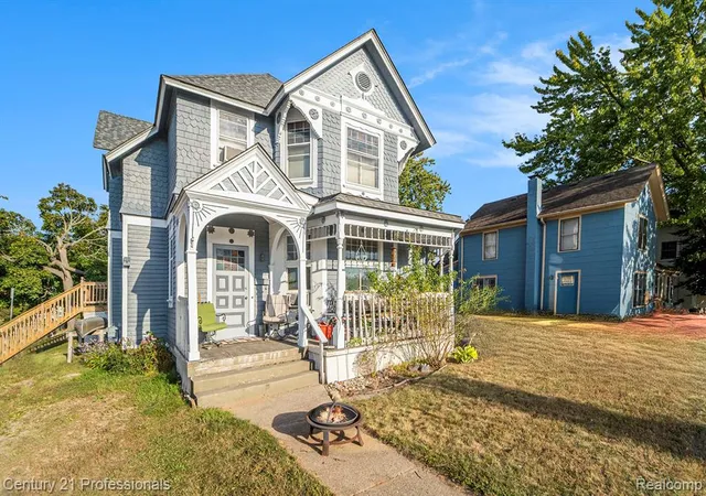 Photo 3 of Multi family home for sale at 428 East St, Rochester, MI 48307 | MLS# 60941155 | Listing updated on 2026-04-06