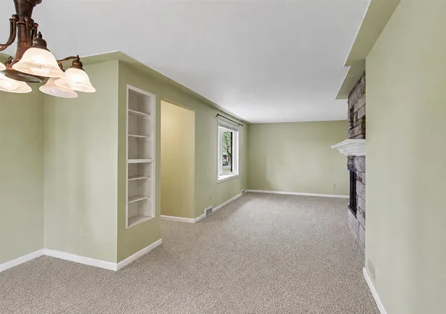 3rd image of 751 Larkspur Ave, Grand Rapids, MI 49504 | MLS# 70533022