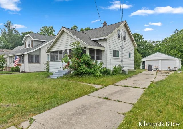 Homes for sale in Wyoming, MI | 2453 Byron Center Ave, Wyoming, MI 49519 | MLS# 70538210