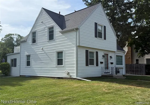 3rd image of 734-736 Briarcliff Rd, Jackson, MI 49203 | MLS# 61002628