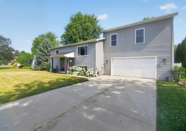 Homes for sale in Blissfield, MI | 438 South St, Blissfield, MI 49228 | MLS# 70543632
