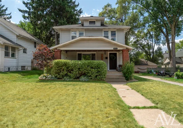 Photo 1 of Single family home for sale at 1014 Crescent St, Grand Rapids, MI 49503 | MLS# 70547762 | Listing updated on 2026-09-08