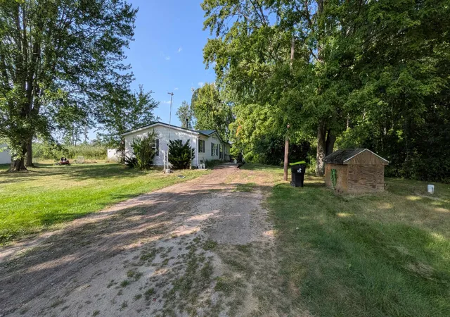 2nd image of 9885 E Pere Marquette Rd, Clare, MI 48617 | MLS# 50219607