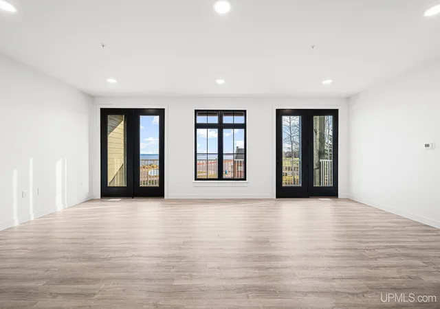3rd image of 2401 N Lakeshore Blvd, Marquette, MI 49855 | MLS# 50145770