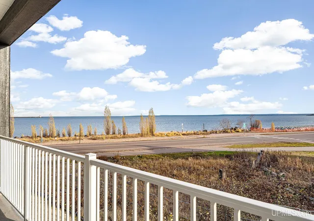 4th image of 2401 N Lakeshore Blvd, Marquette, MI 49855 | MLS# 50145770