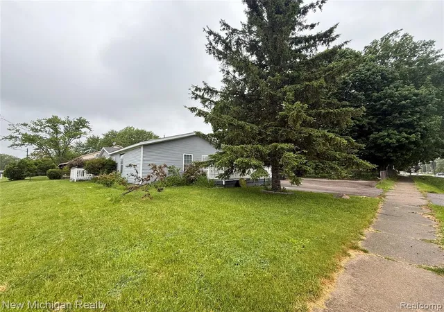 Homes for sale in Burton, MI | 2245 Webber Ave, Burton, MI 48529 | MLS# 60996251