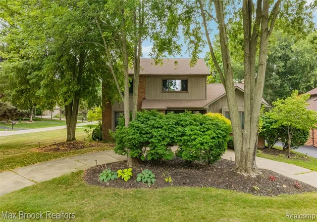 Photo 5 of Single family home for sale at 3846 Spanish Oaks Dr, West Bloomfield, MI 48323 | MLS# 61020990 | Listing updated on 2026-08-30