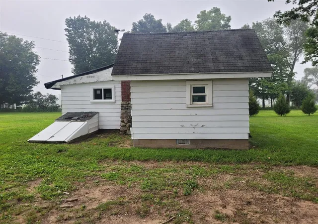 Photo 2 of Single family home for sale at 37646 Paw Rd, Paw Paw, MI 49079 | MLS# 70552266 | Listing updated on 2026-09-04