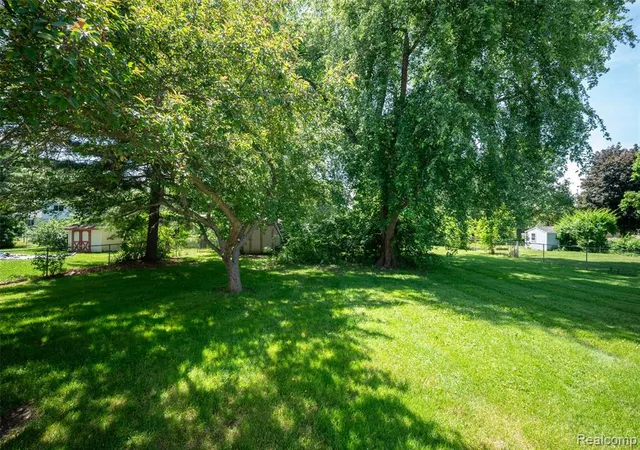 Homes for sale in Flushing, MI | 1518 Diane Dr, Flushing, MI 48433 | MLS# 61000555