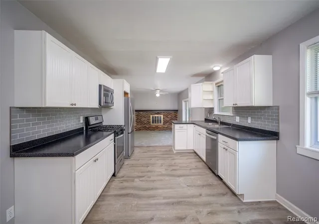 Homes for sale in Flushing, MI | 1518 Diane Dr, Flushing, MI 48433 | MLS# 61000555
