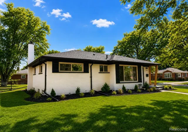 Photo 2 of Sale Pending at 13941 Pearson St, Oak Park, MI 48237 | MLS# 61009520 | Listing updated on 2026-08-17