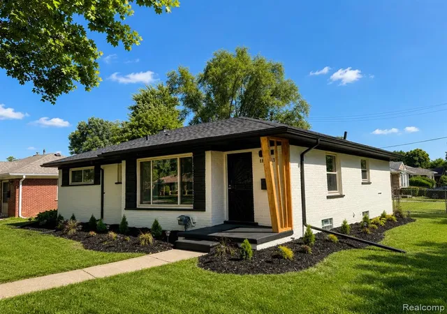 Photo 3 of Sale Pending at 13941 Pearson St, Oak Park, MI 48237 | MLS# 61009520 | Listing updated on 2026-08-17