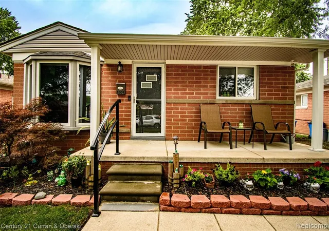 Homes for sale in Dearborn Heights, MI | 4209 Pardee Ave, Dearborn Heights, MI 48125 | MLS# 61008960