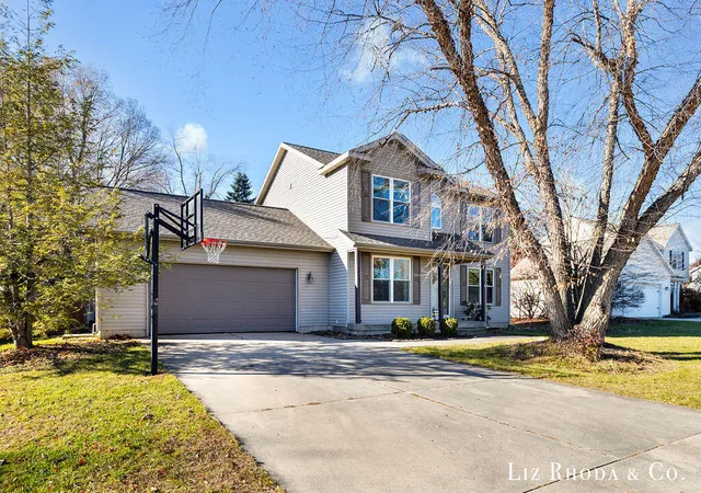 Photo 2 of Sale Pending at 8275 Vista Royale Ln, Rockford, MI 49341 | MLS# 70505635 | Listing updated on 2025-11-22