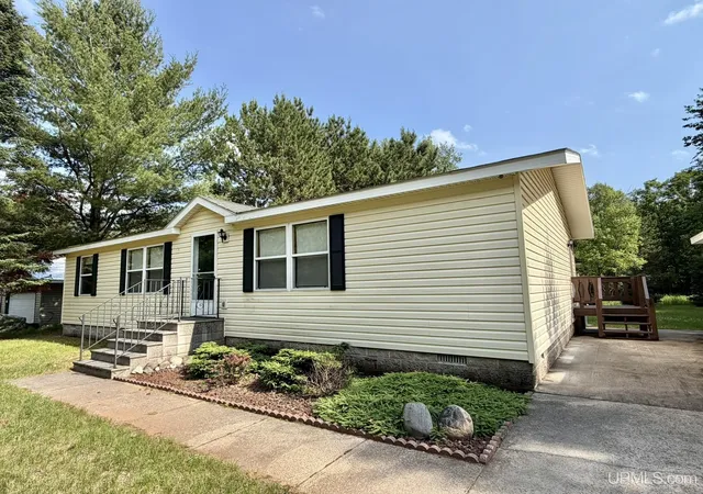 Homes for sale in Kingsford, MI | 933 E Hoadley St, Kingsford, MI 49802 | MLS# 50201087