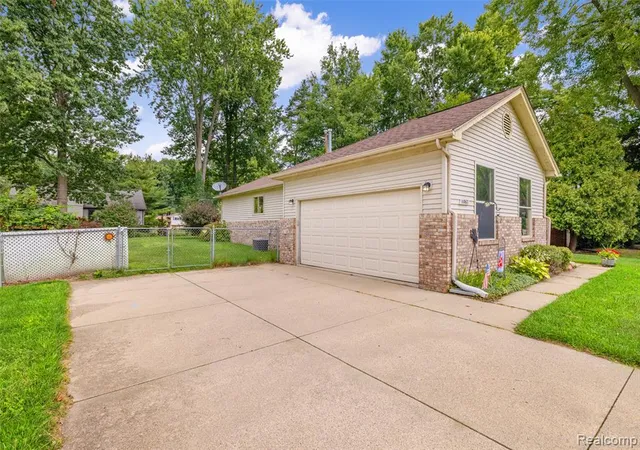 Photo 2 of Sale Pending at 11067 Ranch Home Ct, Shelby Twp, MI 48317 3443 | MLS# 61023366 | Listing updated on 2026-08-28