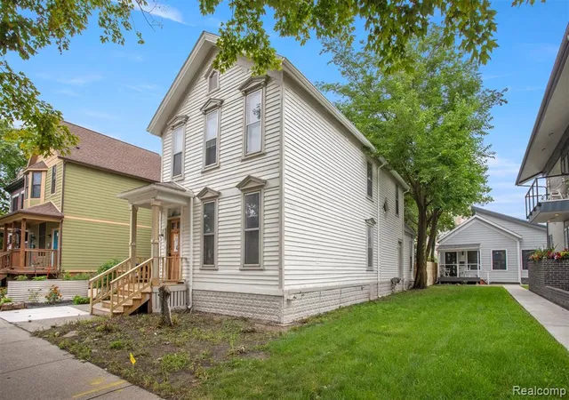 3rd image of 2215 Wabash St, Detroit, MI 48216 | MLS# 60925485