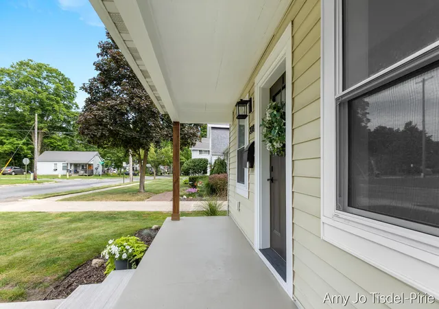 3rd image of 208 N Webster St, Greenville, MI 48838 | MLS# 70553373